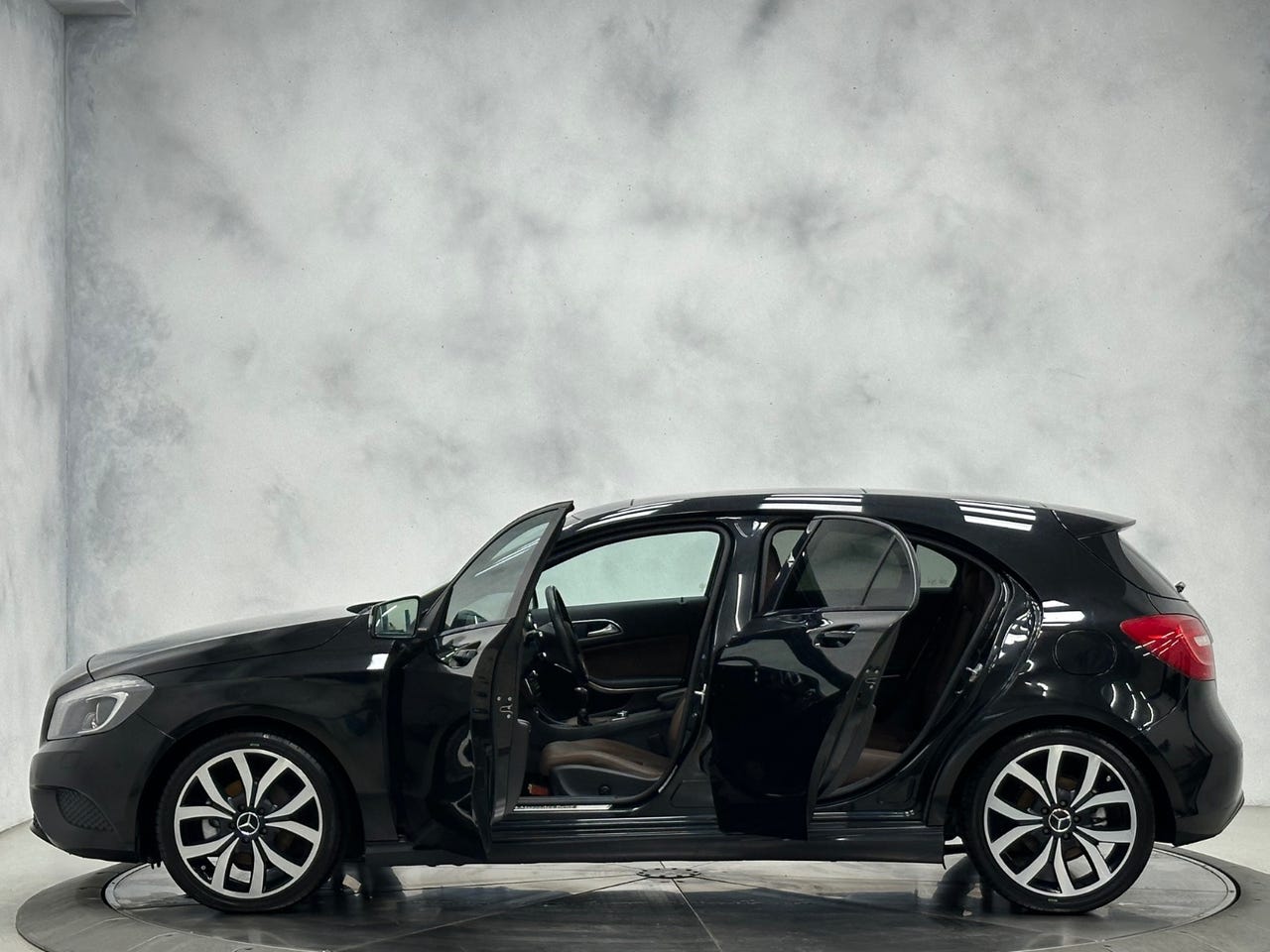 Mercedes-Benz A180 – Image 4