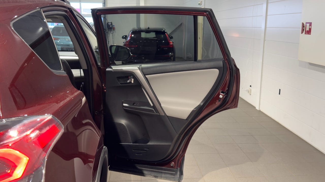 Toyota RAV4 2.5 EXECUTIVE 4x4 – Image 10