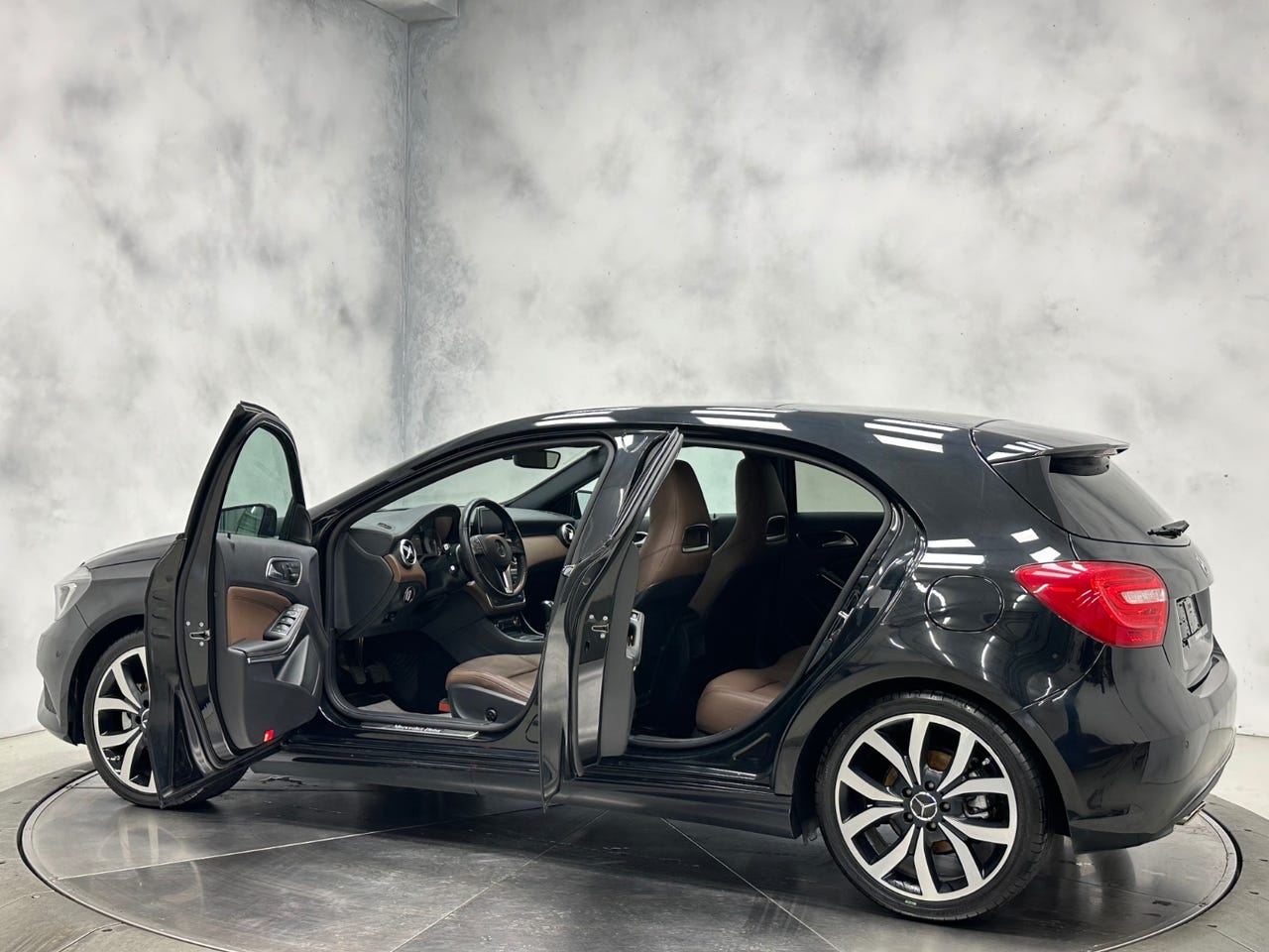 Mercedes-Benz A180 – Image 11