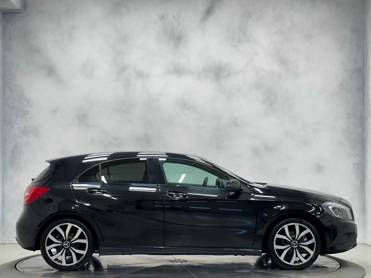 Mercedes-Benz A180 – Image 10