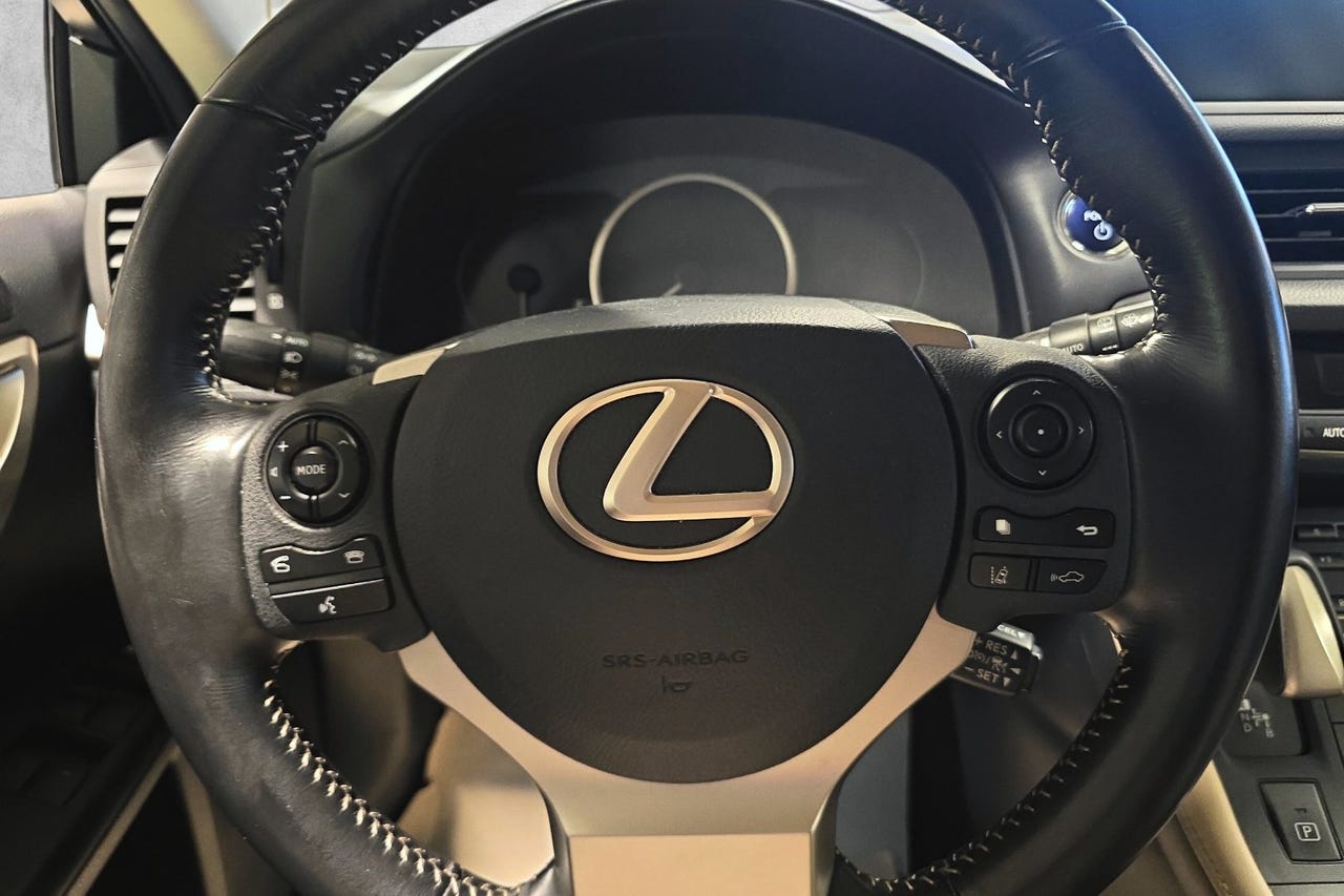 Lexus CT200h 2018 – Image 10