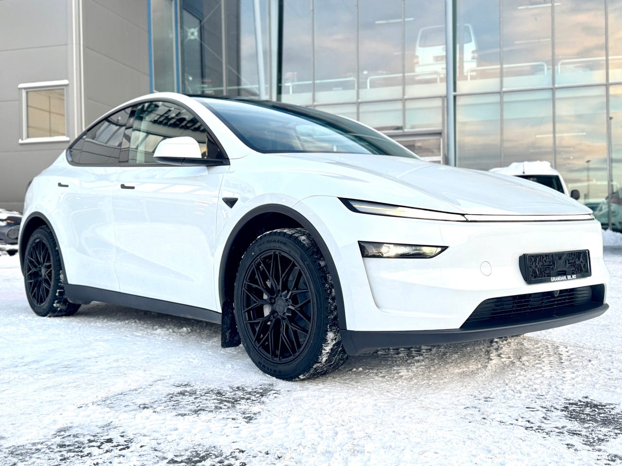 Tesla Model Y – Image 8